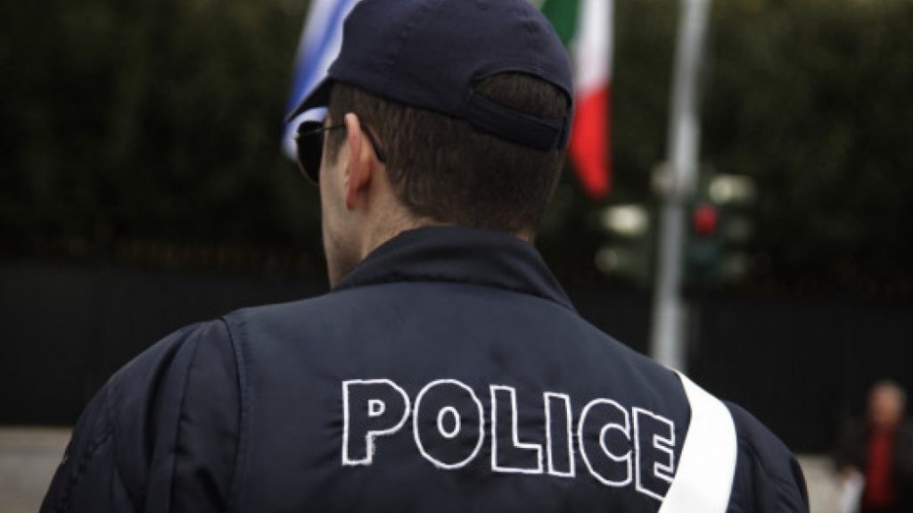 Σοβαρό τροχαίο μεταξύ αστυνομικών στη Βουλιαγμένης! Σε κρίσιμη κατάσταση η μια οδηγός | Pagenews.gr Σοβαρό τροχαίο μεταξύ αστυνομικών στη Βουλιαγμένης! Σε κρίσιμη κατάσταση η μια οδηγός | Pagenews.gr