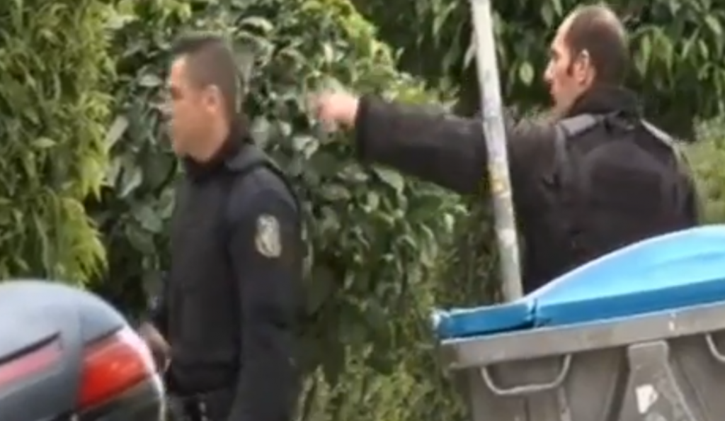 Απίστευτο: Δείτε τον ληστή του Π. Φαλήρου μέσα στο σπίτι! (pics) | Pagenews.gr Απίστευτο: Δείτε τον ληστή του Π. Φαλήρου μέσα στο σπίτι! (pics) | Pagenews.gr