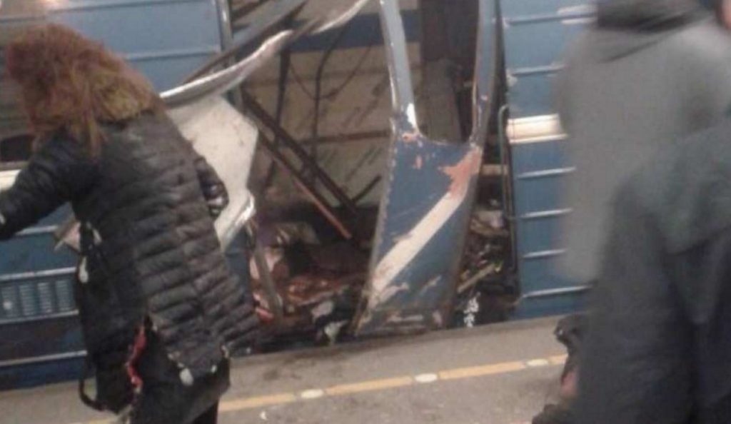 Σοκάρουν οι φωτογραφίες από το κατεστραμμένο βαγόνι στην Αγ. Πετρούπολη | Pagenews.gr Σοκάρουν οι φωτογραφίες από το κατεστραμμένο βαγόνι στην Αγ. Πετρούπολη | Pagenews.gr