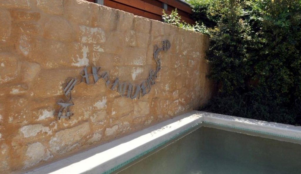 Η γλύπτρια Kelly στο Conte Marino Villas | Pagenews.gr Η γλύπτρια Kelly στο Conte Marino Villas | Pagenews.gr