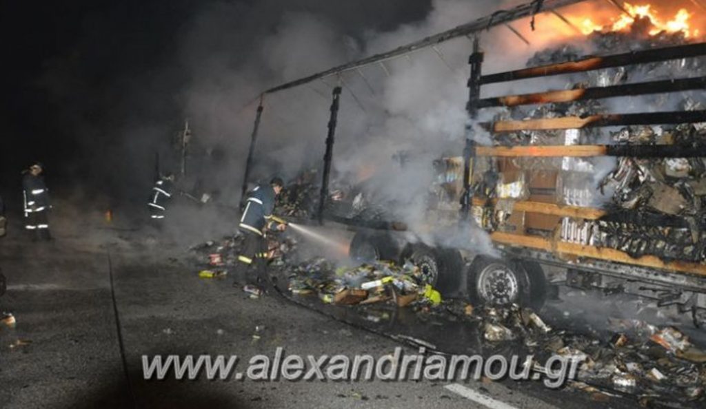 Νταλίκα έπιασε φωτιά στην ΠΑΘΕ – Κάηκε ολοσχερώς (pics) | Pagenews.gr Νταλίκα έπιασε φωτιά στην ΠΑΘΕ – Κάηκε ολοσχερώς (pics) | Pagenews.gr