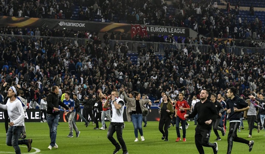 Η σοκαριστική φωτογραφία απ’ τα επεισόδια στο Λυών – Μπεσίκτας (pic) | Pagenews.gr Η σοκαριστική φωτογραφία απ’ τα επεισόδια στο Λυών – Μπεσίκτας (pic) | Pagenews.gr