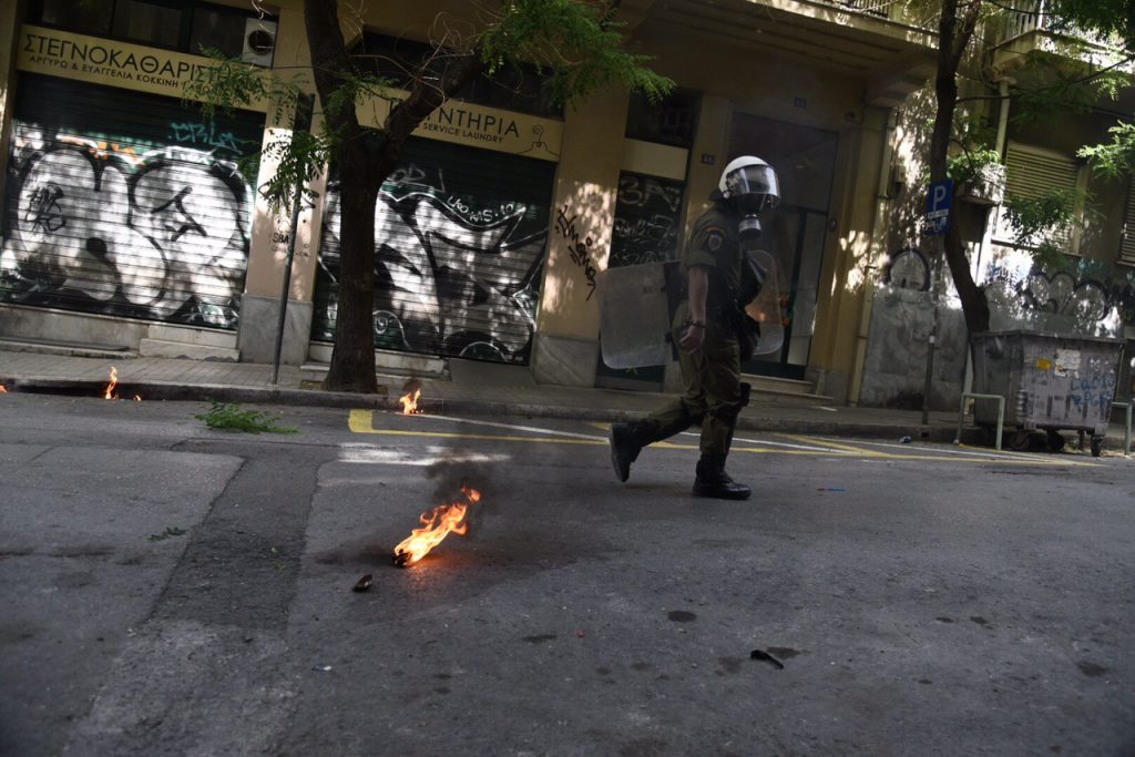 Επίθεση αντιεξουσιαστών σε λεωφορείο που μετέφερε κόσμο στο συλλαλητήριο στην Θεσσαλονίκη | Pagenews.gr Επίθεση αντιεξουσιαστών σε λεωφορείο που μετέφερε κόσμο στο συλλαλητήριο στην Θεσσαλονίκη | Pagenews.gr