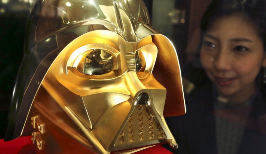 H χρυσή μάσκα του Darth Vader (pics) | Pagenews.gr H χρυσή μάσκα του Darth Vader (pics) | Pagenews.gr