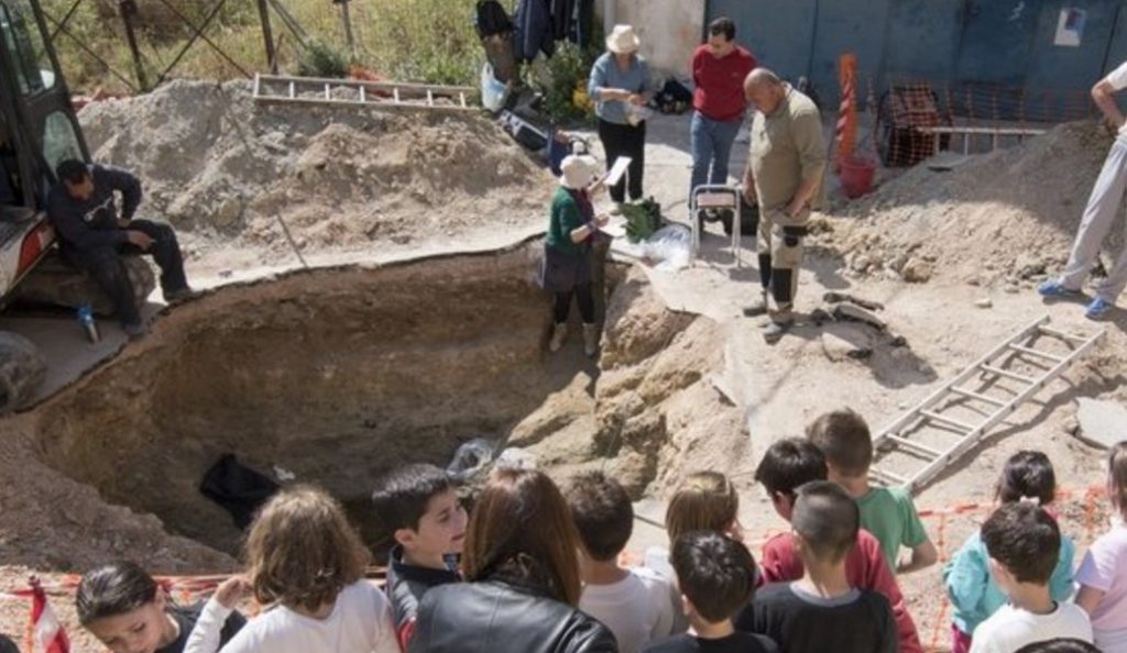 Ανακάλυψη κτερισμένου θαλαμωτού τάφου των ύστερων μυκηναϊκών χρόνων | Pagenews.gr Ανακάλυψη κτερισμένου θαλαμωτού τάφου των ύστερων μυκηναϊκών χρόνων | Pagenews.gr