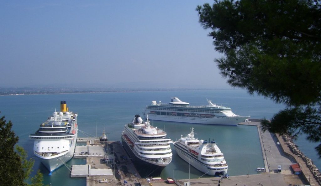Περισσότεροι από 8.500 επιβάτες κρουαζιερόπλοιων στο λιμάνι του Κατακόλου | Pagenews.gr Περισσότεροι από 8.500 επιβάτες κρουαζιερόπλοιων στο λιμάνι του Κατακόλου | Pagenews.gr