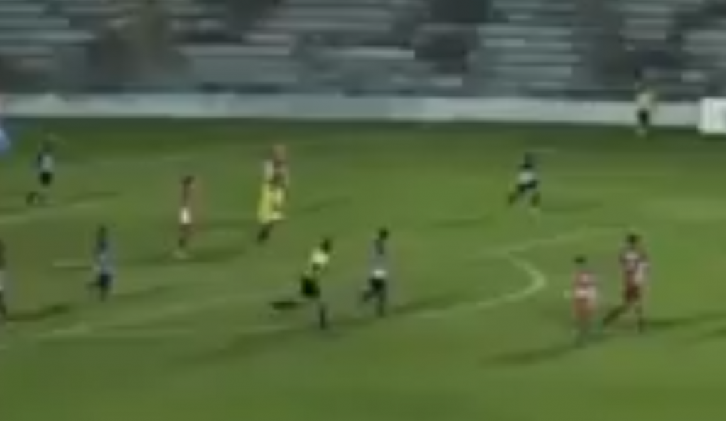 Απίστευτο γκολ τερματοφύλακα με βολέ! (vid) | Pagenews.gr Απίστευτο γκολ τερματοφύλακα με βολέ! (vid) | Pagenews.gr