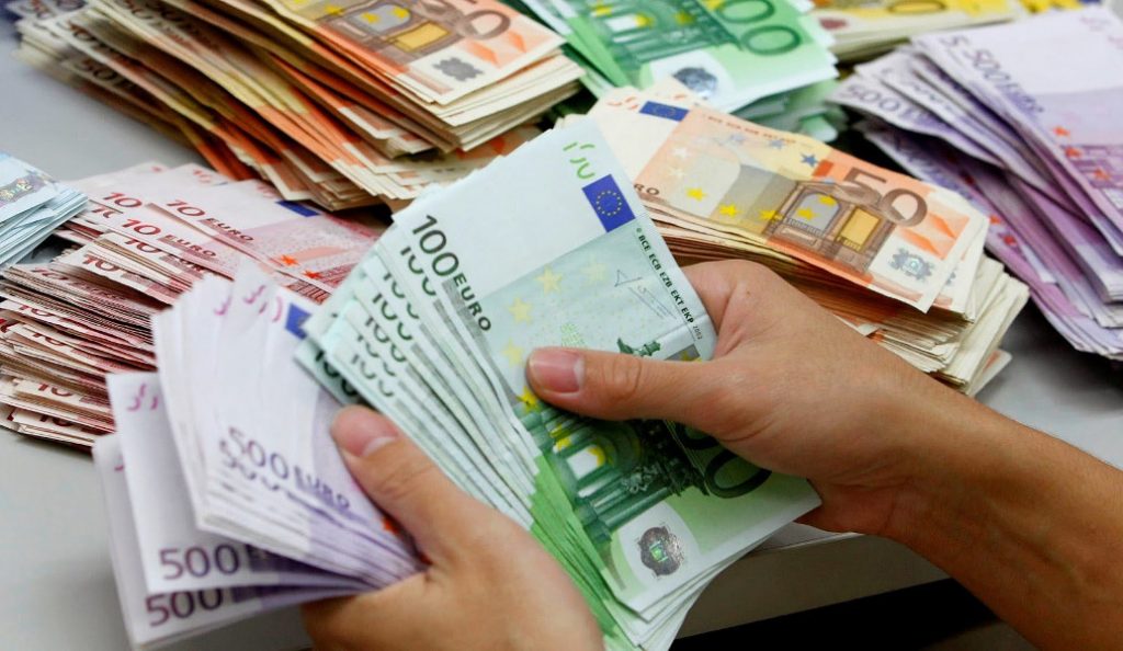 Ευρωπαίος αξιωματούχος κάνει λόγο για ρύθμιση στις ασφαλιστικές εισφορές | Pagenews.gr Ευρωπαίος αξιωματούχος κάνει λόγο για ρύθμιση στις ασφαλιστικές εισφορές | Pagenews.gr