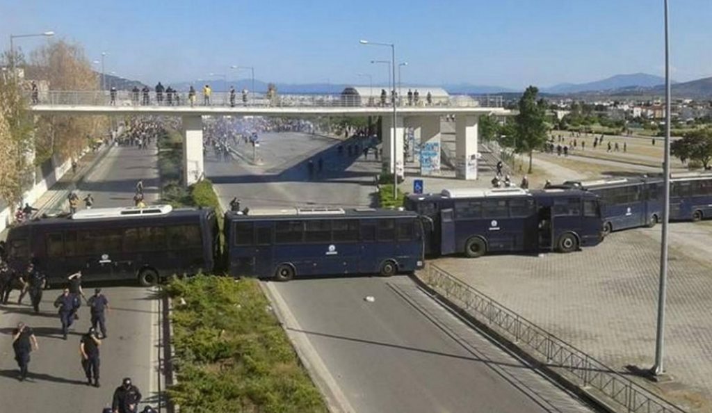 Επεισόδια Αστυνομίας και οπαδών της ΑΕΚ, βροχή τα δακρυγόνα! (pics & vid) | Pagenews.gr Επεισόδια Αστυνομίας και οπαδών της ΑΕΚ, βροχή τα δακρυγόνα! (pics & vid) | Pagenews.gr