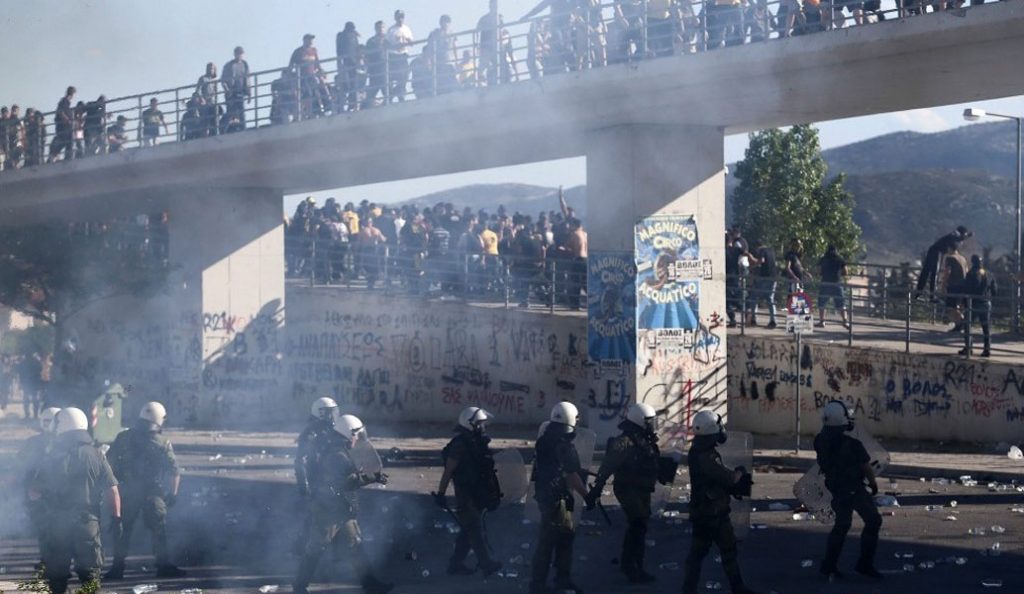 Σοβαρά τραυματισμένοι δέκα οπαδοί και ένας αστυνομικός | Pagenews.gr Σοβαρά τραυματισμένοι δέκα οπαδοί και ένας αστυνομικός | Pagenews.gr