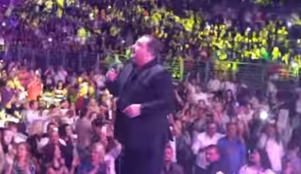 Ο Βασίλης Καρράς μπήκε στο βιβλίο Γκίνες (vid) | Pagenews.gr Ο Βασίλης Καρράς μπήκε στο βιβλίο Γκίνες (vid) | Pagenews.gr