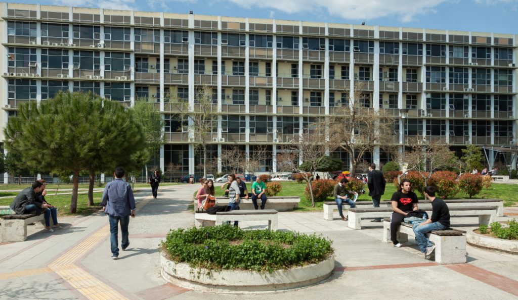 Ανεξέλεγκτη η κατάσταση στο ΑΠΘ: Ναρκωτικά και πορνεία (vid) | Pagenews.gr Ανεξέλεγκτη η κατάσταση στο ΑΠΘ: Ναρκωτικά και πορνεία (vid) | Pagenews.gr
