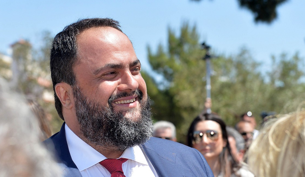 Πάνω στην πίστα ο Μαρινάκης τραγούδησε Μάικλ Τζάκσον μαζί με τον Ρέμο | Pagenews.gr Πάνω στην πίστα ο Μαρινάκης τραγούδησε Μάικλ Τζάκσον μαζί με τον Ρέμο | Pagenews.gr