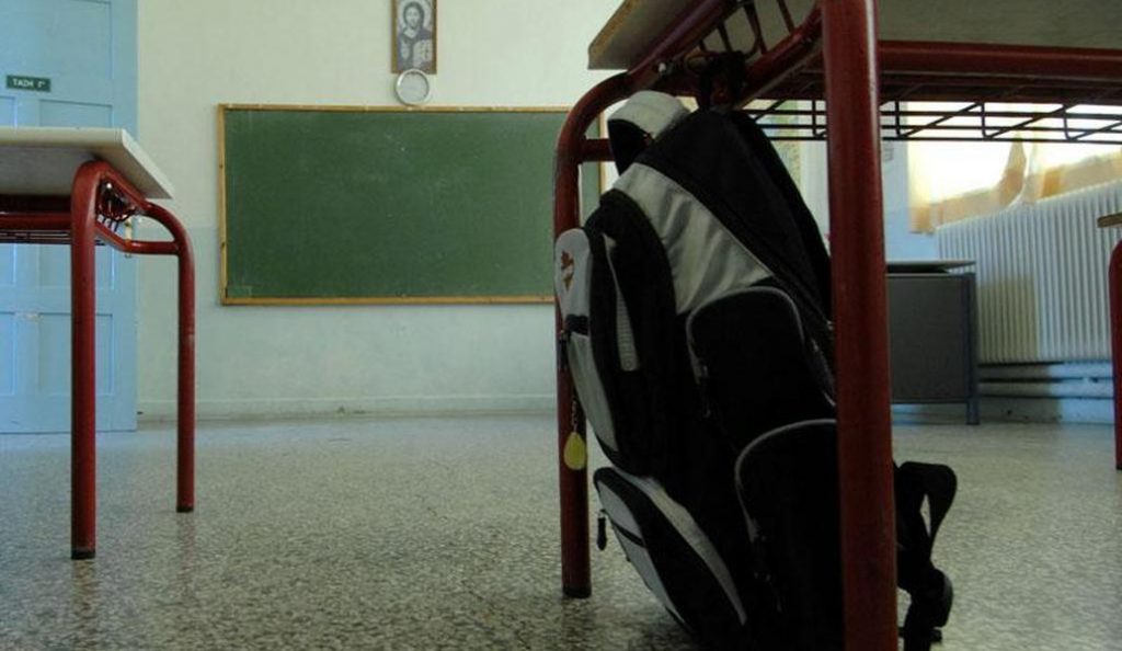 Μενίδι: Εισβολή μαθητών με σιδηρογροθιές και σιδηρολοστούς σε σχολείο | Pagenews.gr Μενίδι: Εισβολή μαθητών με σιδηρογροθιές και σιδηρολοστούς σε σχολείο | Pagenews.gr