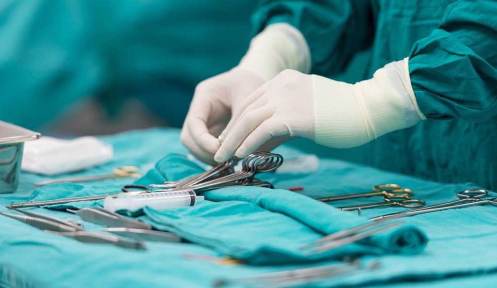 Βρετανία: Χειρουργός δικάζεται γιατί υπέγραψε με τα αρχικά του στο… συκώτι δύο ασθενών | Pagenews.gr Βρετανία: Χειρουργός δικάζεται γιατί υπέγραψε με τα αρχικά του στο… συκώτι δύο ασθενών | Pagenews.gr