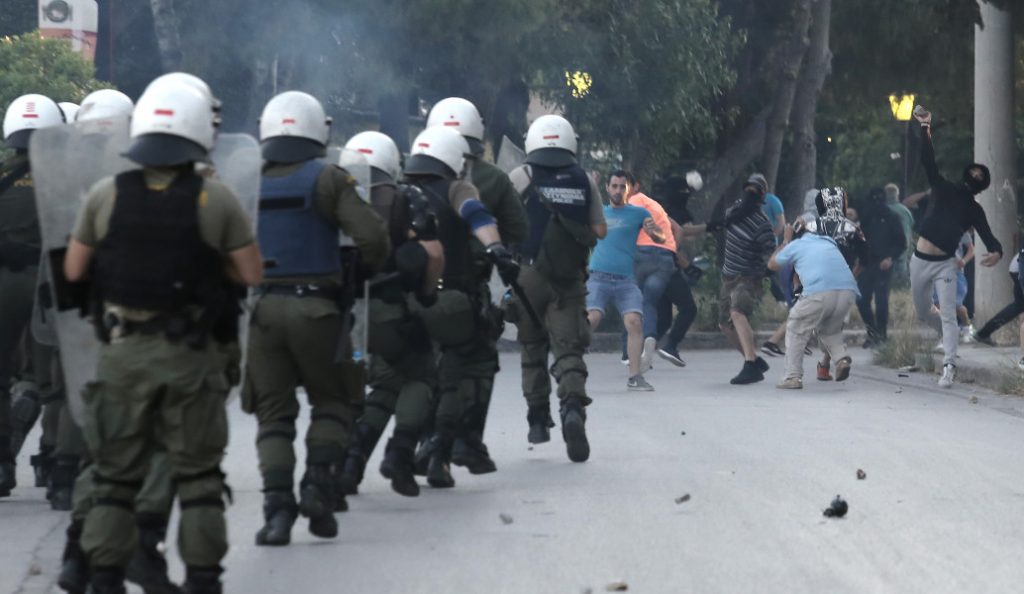 Επίθεση στον σύνδεσμο της ΑΕΚ στην Αγία Βαρβάρα, κάηκε αυτοκίνητο | Pagenews.gr Επίθεση στον σύνδεσμο της ΑΕΚ στην Αγία Βαρβάρα, κάηκε αυτοκίνητο | Pagenews.gr
