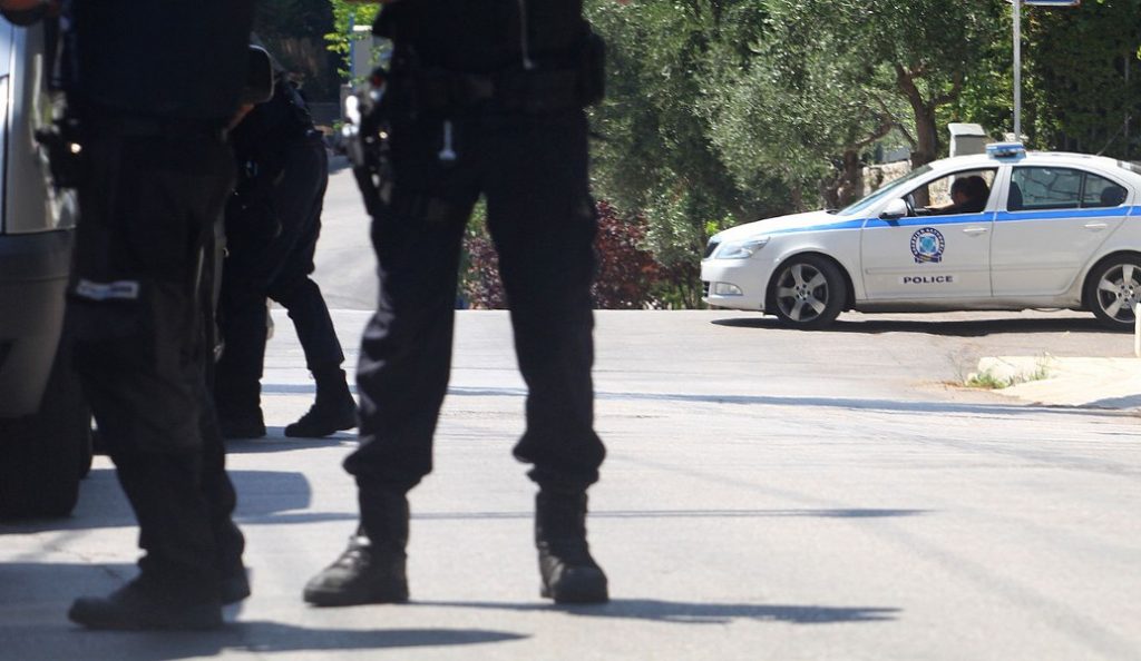 Τραυματίστηκαν αστυνομικοί από επίθεση Ρομά, στη Λάρισα | Pagenews.gr Τραυματίστηκαν αστυνομικοί από επίθεση Ρομά, στη Λάρισα | Pagenews.gr