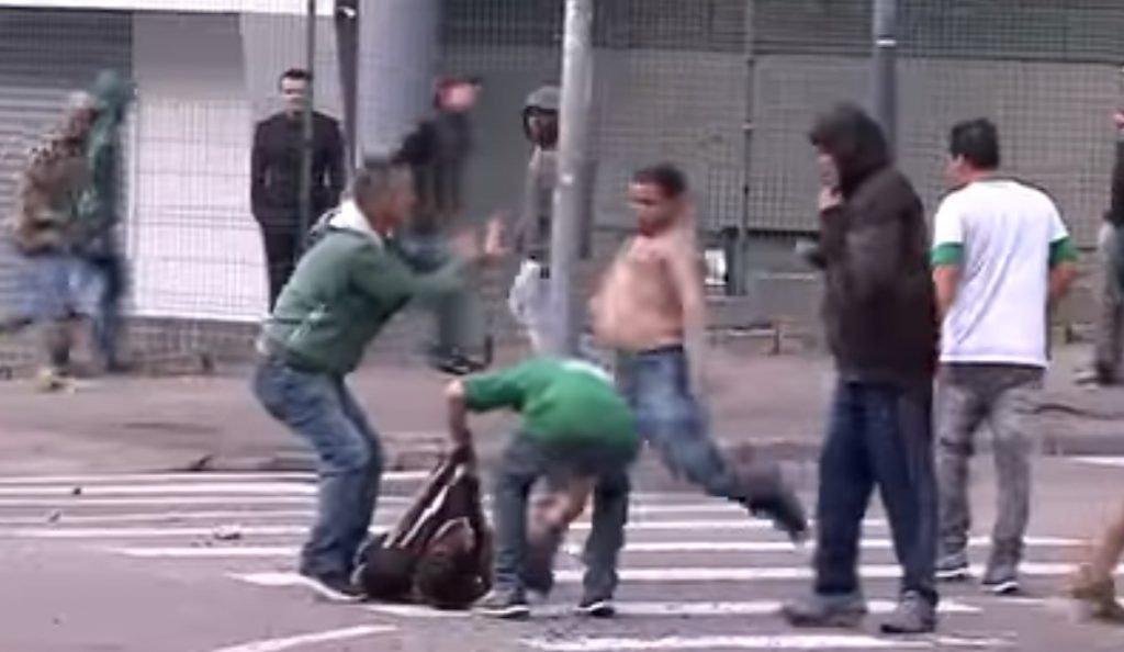 Νεκρός φίλαθλος της Κορίνθιανς σε επεισόδια στη Βραζιλία (vids) | Pagenews.gr Νεκρός φίλαθλος της Κορίνθιανς σε επεισόδια στη Βραζιλία (vids) | Pagenews.gr