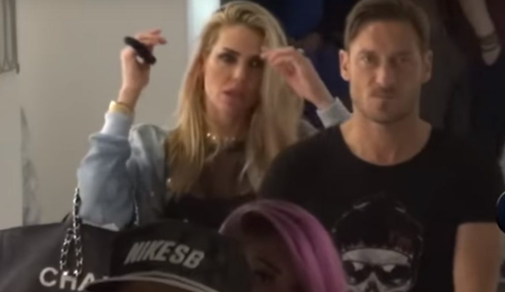 Η βόλτα του Φραντσέσκο Τότι στη Μύκονο (vid) | Pagenews.gr Η βόλτα του Φραντσέσκο Τότι στη Μύκονο (vid) | Pagenews.gr
