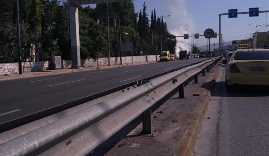 Αυτοκίνητο πήρε φωτιά στην Κηφισίας – Κυκλοφοριακό κομφούζιο | Pagenews.gr Αυτοκίνητο πήρε φωτιά στην Κηφισίας – Κυκλοφοριακό κομφούζιο | Pagenews.gr