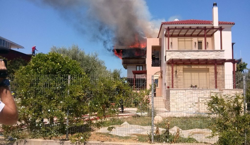 Φωτιά σε σπίτι στα Χανιά – Σοβαρές υλικές ζημιές (pics) | Pagenews.gr Φωτιά σε σπίτι στα Χανιά – Σοβαρές υλικές ζημιές (pics) | Pagenews.gr