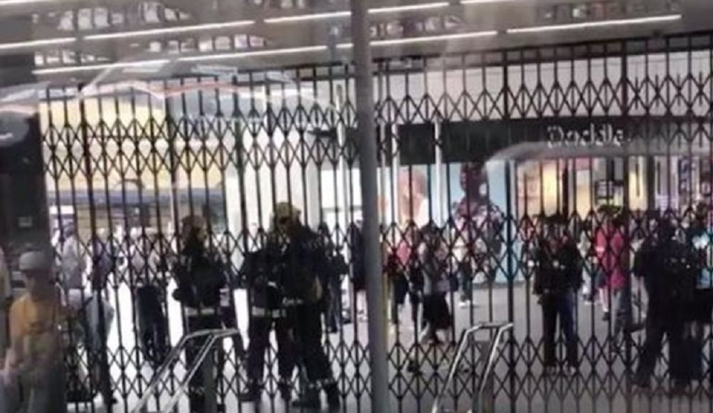 Λονδίνο: Εκκενώθηκε σταθμός του μετρό – Συναγερμός για φωτιά | Pagenews.gr Λονδίνο: Εκκενώθηκε σταθμός του μετρό – Συναγερμός για φωτιά | Pagenews.gr