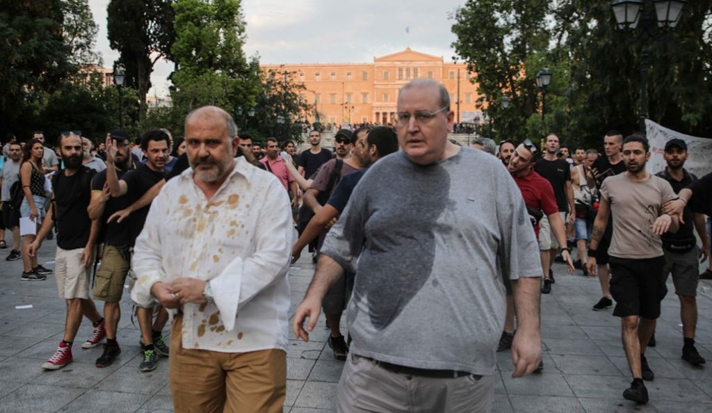 Ανεπιθύμητοι Φίλης και Ξυδάκης στη συγκέντρωση για την Ηριάννα | Pagenews.gr Ανεπιθύμητοι Φίλης και Ξυδάκης στη συγκέντρωση για την Ηριάννα | Pagenews.gr