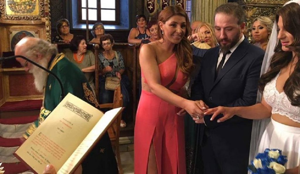 Κουμπάρα και νονά η Έλενα Παπαρίζου – Εντυπωσίασε το φόρεμά της (pics) | Pagenews.gr Κουμπάρα και νονά η Έλενα Παπαρίζου – Εντυπωσίασε το φόρεμά της (pics) | Pagenews.gr