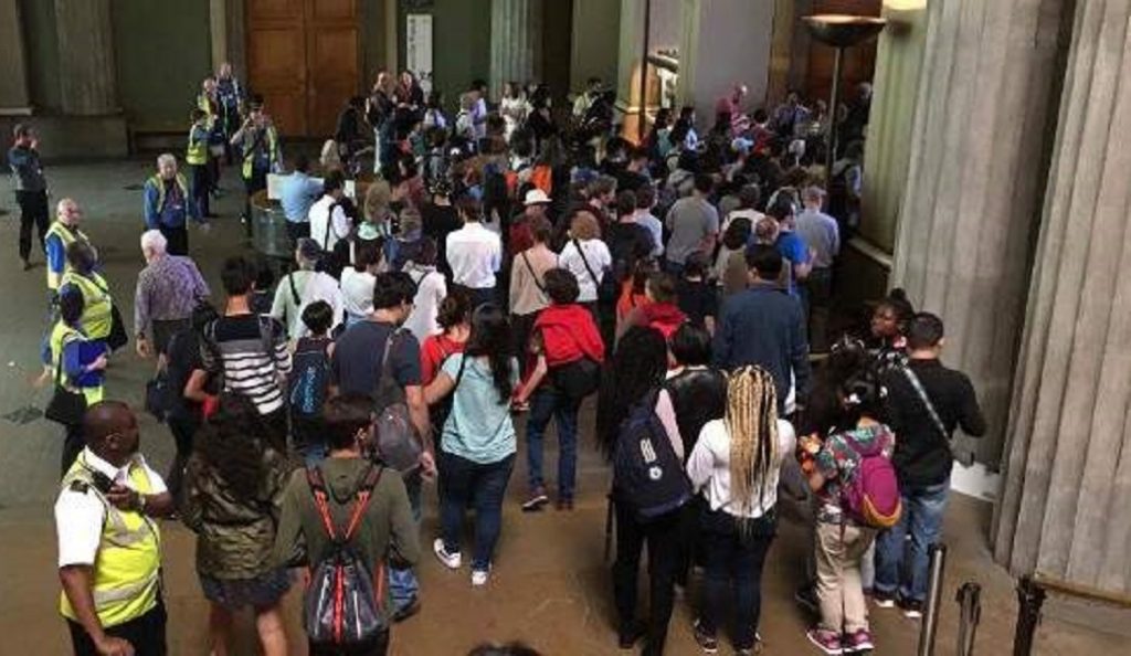 Εκκενώθηκε το Βρετανικό Μουσείο – Λόγω «ύποπτου» οχήματος | Pagenews.gr Εκκενώθηκε το Βρετανικό Μουσείο – Λόγω «ύποπτου» οχήματος | Pagenews.gr