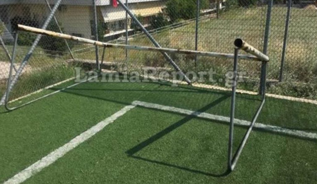 Λαμία: 12χρονος τραυματίστηκε σοβαρά στο κεφάλι – Του έπεσε γκολπόστ | Pagenews.gr Λαμία: 12χρονος τραυματίστηκε σοβαρά στο κεφάλι – Του έπεσε γκολπόστ | Pagenews.gr