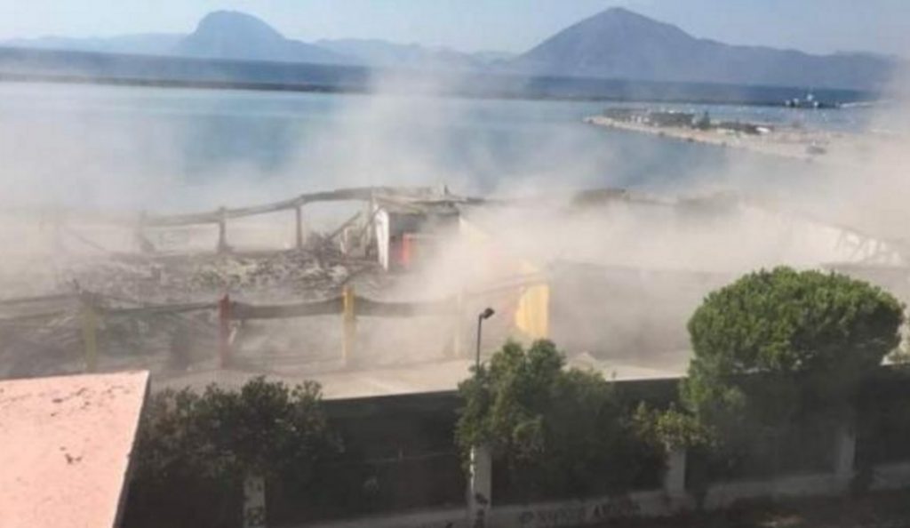 Κατάρρευση στεγάστρου στο παλιό λιμάνι της Πάτρας – Ένας νεκρός (pics-vid) | Pagenews.gr Κατάρρευση στεγάστρου στο παλιό λιμάνι της Πάτρας – Ένας νεκρός (pics-vid) | Pagenews.gr