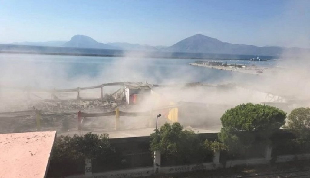 Θρήνος για τον νεκρό πρόσφυγα από την κατάρρευση στο παλιό λιμάνι της Πάτρας (vid) | Pagenews.gr Θρήνος για τον νεκρό πρόσφυγα από την κατάρρευση στο παλιό λιμάνι της Πάτρας (vid) | Pagenews.gr