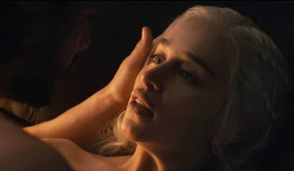 Daenerys Targaryen: Οι σκηνές πάθους με τον John Snow στο Game of Thrones (pics) | Pagenews.gr Daenerys Targaryen: Οι σκηνές πάθους με τον John Snow στο Game of Thrones (pics) | Pagenews.gr