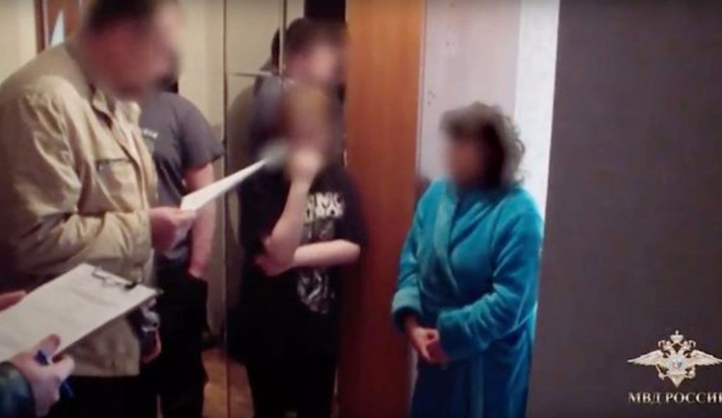 «Μπλε Φάλαινα»: Συνελήφθη στη Ρωσία 17χρονη «εγκέφαλος» του παιχνιδιού (vid) | Pagenews.gr «Μπλε Φάλαινα»: Συνελήφθη στη Ρωσία 17χρονη «εγκέφαλος» του παιχνιδιού (vid) | Pagenews.gr