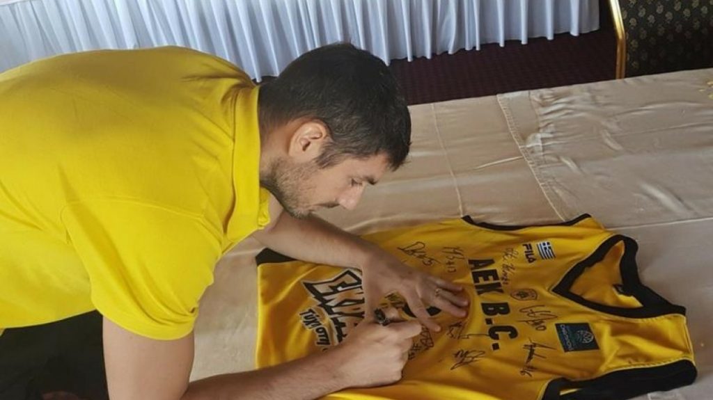 Το «ενθύμιο» της ΑΕΚ στο Καρπενήσι (pics) | Pagenews.gr Το «ενθύμιο» της ΑΕΚ στο Καρπενήσι (pics) | Pagenews.gr
