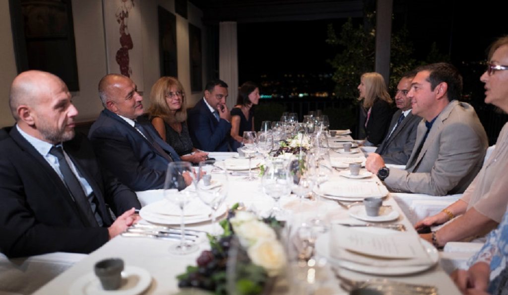 Ο Τσίπρας και το θερμό καλοσώρισμα στον πρωθυπουργό της Βουλγαρίας, Μπόικο Μπορίσοφ | Pagenews.gr Ο Τσίπρας και το θερμό καλοσώρισμα στον πρωθυπουργό της Βουλγαρίας, Μπόικο Μπορίσοφ | Pagenews.gr