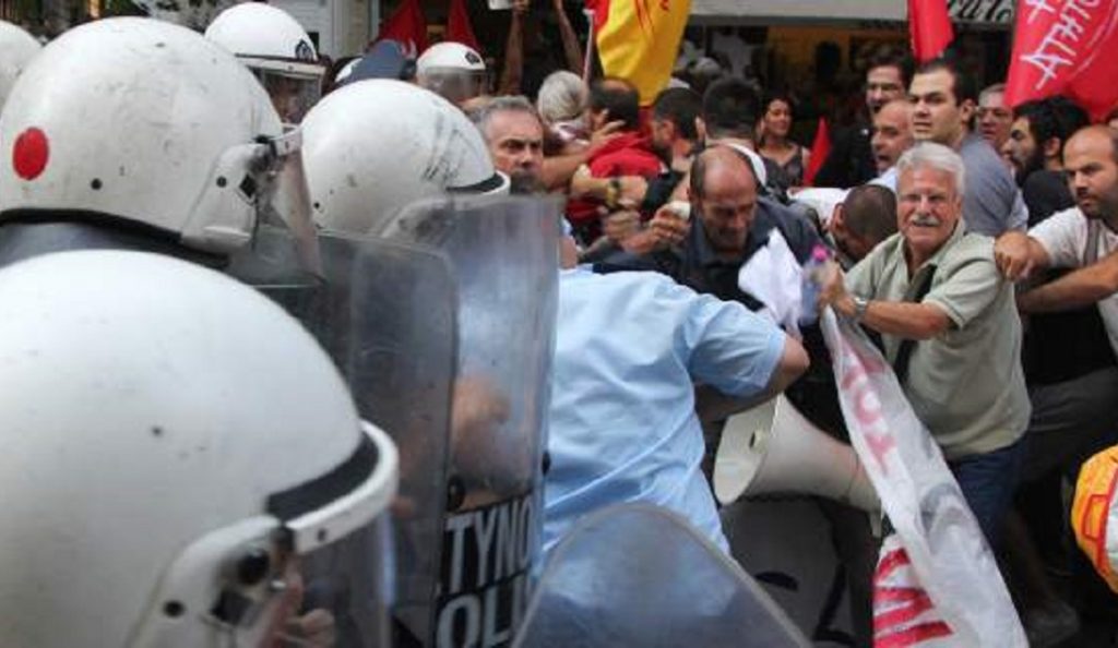 Επίσκεψη Μακρόν: Επεισόδια στη Διονυσίου Αεροπαγίτου μεταξύ μελών της ΛΑΕ και των ΜΑΤ (pics) | Pagenews.gr Επίσκεψη Μακρόν: Επεισόδια στη Διονυσίου Αεροπαγίτου μεταξύ μελών της ΛΑΕ και των ΜΑΤ (pics) | Pagenews.gr