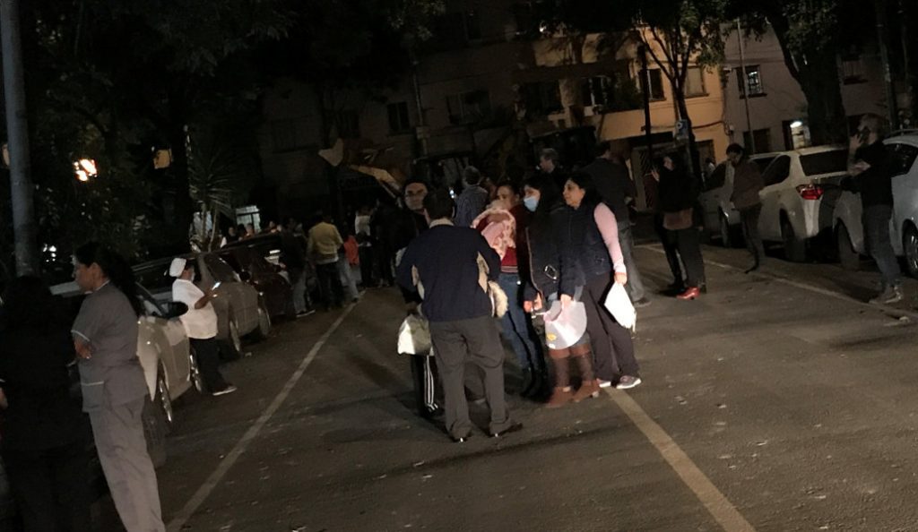 Σεισμός στο Μεξικό: Ισχυρή δόνηση με νεκρούς, καταστροφές και μικρό τσουνάμι (pics & vid) | Pagenews.gr Σεισμός στο Μεξικό: Ισχυρή δόνηση με νεκρούς, καταστροφές και μικρό τσουνάμι (pics & vid) | Pagenews.gr