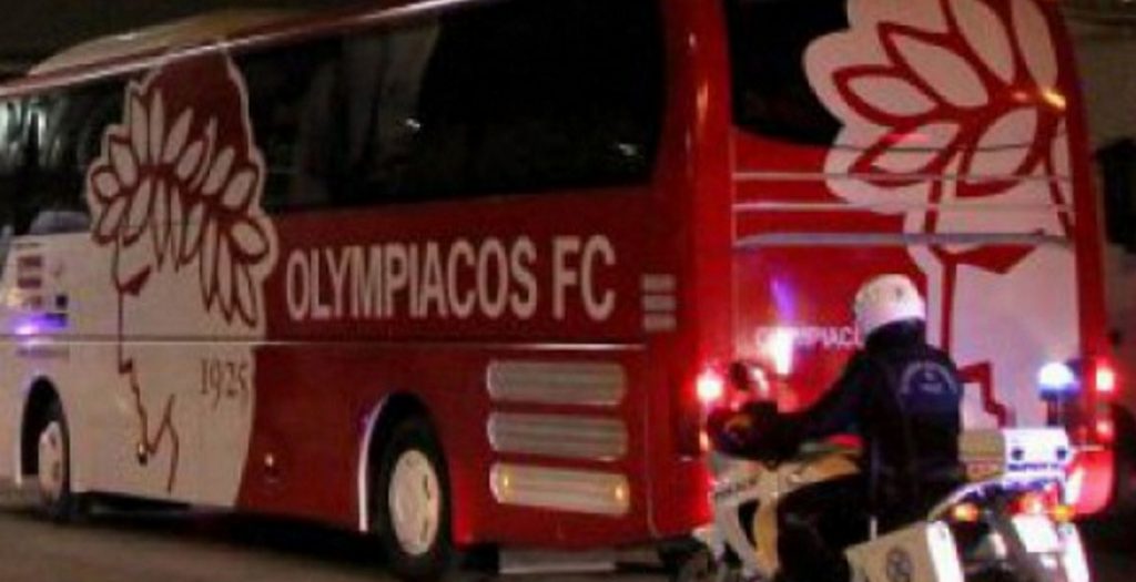 Επίθεση με πέτρες κατά της αποστολής του Ολυμπιακού | Pagenews.gr Επίθεση με πέτρες κατά της αποστολής του Ολυμπιακού | Pagenews.gr