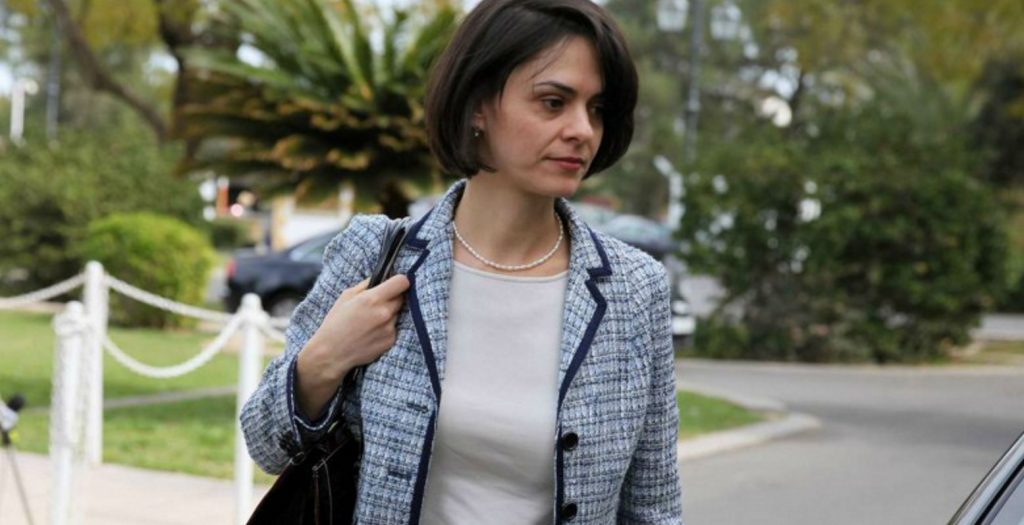 Κι όμως! Με αυτή την τηλεπερσόνα πίνει καφεδάκια η Βελκουλέσκου! | Pagenews.gr Κι όμως! Με αυτή την τηλεπερσόνα πίνει καφεδάκια η Βελκουλέσκου! | Pagenews.gr