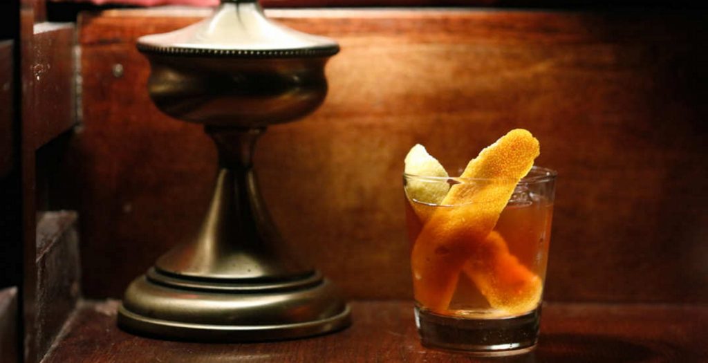 Άντρας και coctail πάνε «πακέτο» | Pagenews.gr Άντρας και coctail πάνε «πακέτο» | Pagenews.gr