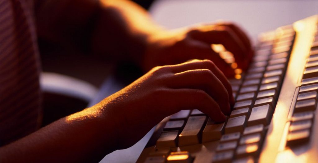 Βρετανία: Τέσσερις άνδρες αυτοκτόνησαν μετά από εκβιασμό μέσω διαδικτύου | Pagenews.gr Βρετανία: Τέσσερις άνδρες αυτοκτόνησαν μετά από εκβιασμό μέσω διαδικτύου | Pagenews.gr