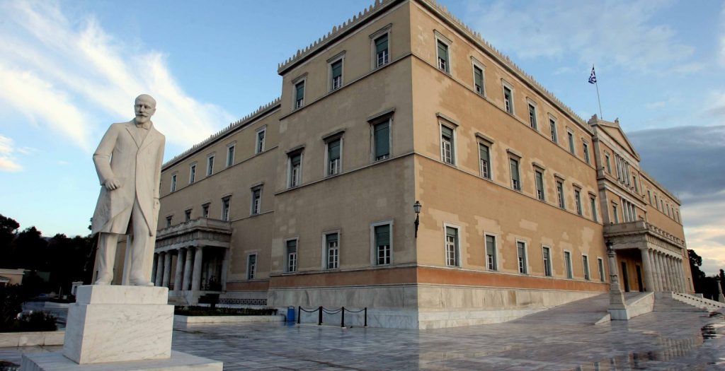Προσαγωγή υπαλλήλου της Βουλής για εξύβριση αστυνομικού | Pagenews.gr Προσαγωγή υπαλλήλου της Βουλής για εξύβριση αστυνομικού | Pagenews.gr