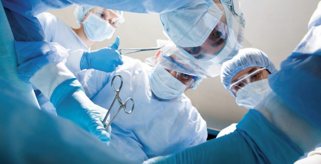 Επέμβαση αφαίρεσης όγκου του εγκεφάλου με 3D κάμερες για πρώτη φορά σε ελληνικό νοσοκομείο | Pagenews.gr Επέμβαση αφαίρεσης όγκου του εγκεφάλου με 3D κάμερες για πρώτη φορά σε ελληνικό νοσοκομείο | Pagenews.gr