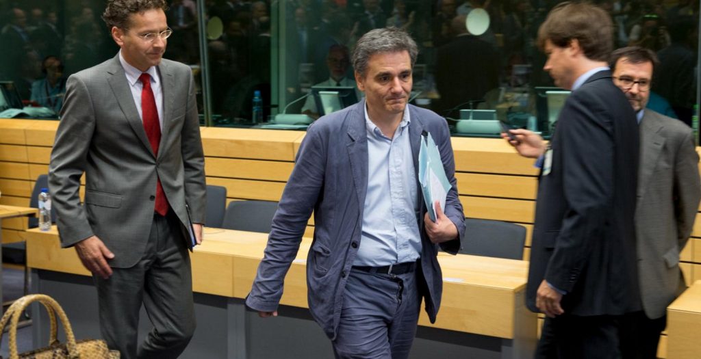 Eurogroup: Η Ελλάδα με την πλάτη στον τοίχο, οι δανειστές με το «πιστόλι» στο τραπέζι | Pagenews.gr Eurogroup: Η Ελλάδα με την πλάτη στον τοίχο, οι δανειστές με το «πιστόλι» στο τραπέζι | Pagenews.gr