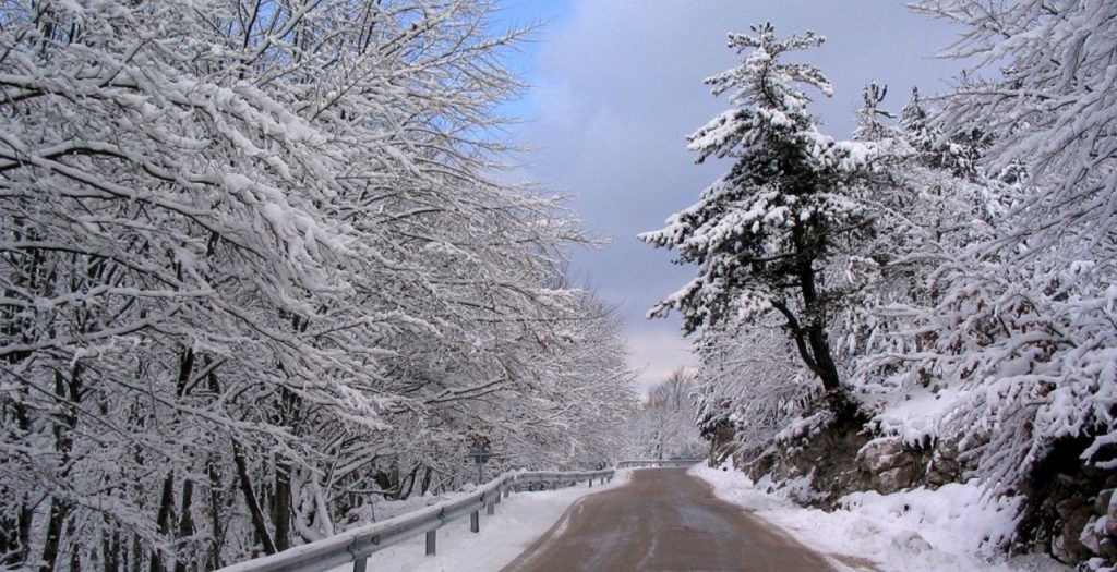 Θεσσαλονίκη: Αλυσίδες και διακοπή κυκλοφορίας λόγω παγετού | Pagenews.gr Θεσσαλονίκη: Αλυσίδες και διακοπή κυκλοφορίας λόγω παγετού | Pagenews.gr