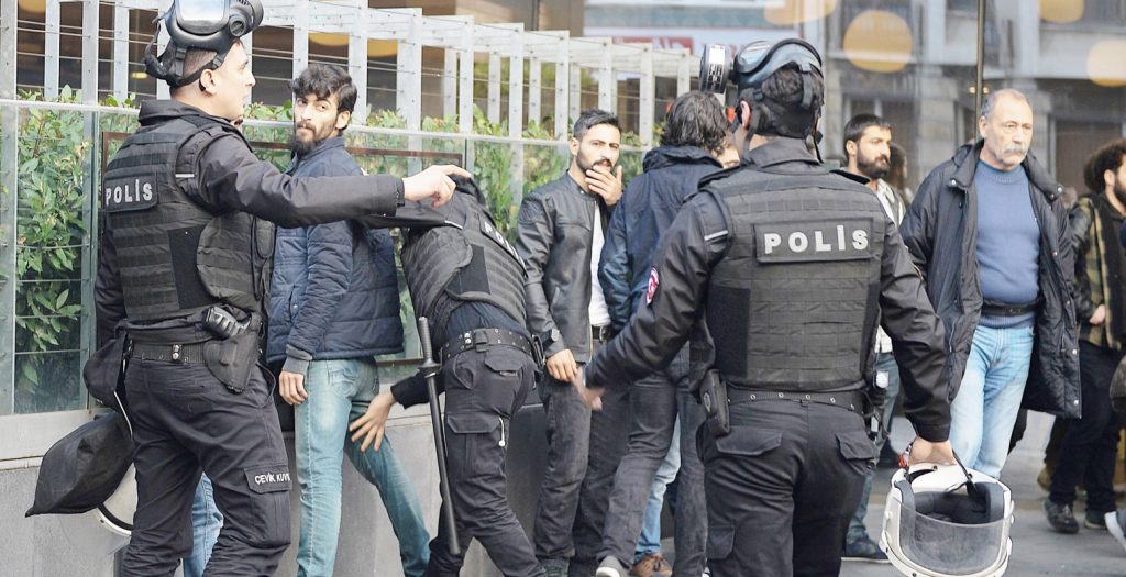 Τουρκία: Σύλληψη δύο ακόμη ακτιβιστριών | Pagenews.gr Τουρκία: Σύλληψη δύο ακόμη ακτιβιστριών | Pagenews.gr