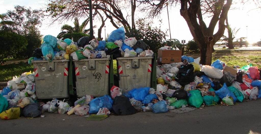 ΕΕ: Περίπου 88 εκατ. τόνοι τροφίμων καταλήγουν ετησίως στα σκουπίδια | Pagenews.gr ΕΕ: Περίπου 88 εκατ. τόνοι τροφίμων καταλήγουν ετησίως στα σκουπίδια | Pagenews.gr