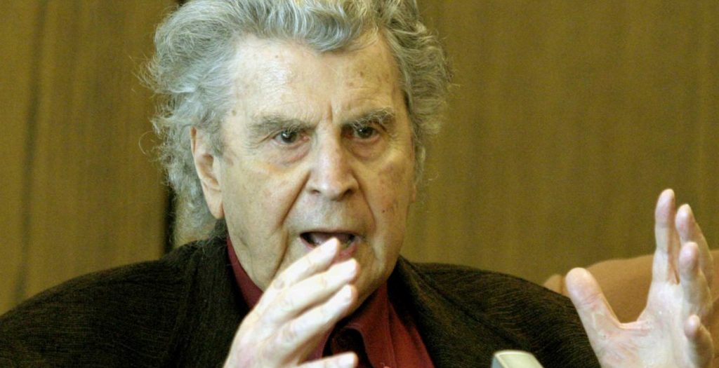Μίκης Θεοδωράκης: Επίθεση με μπογιές και συνθήματα στο σπίτι του (pics) | Pagenews.gr Μίκης Θεοδωράκης: Επίθεση με μπογιές και συνθήματα στο σπίτι του (pics) | Pagenews.gr