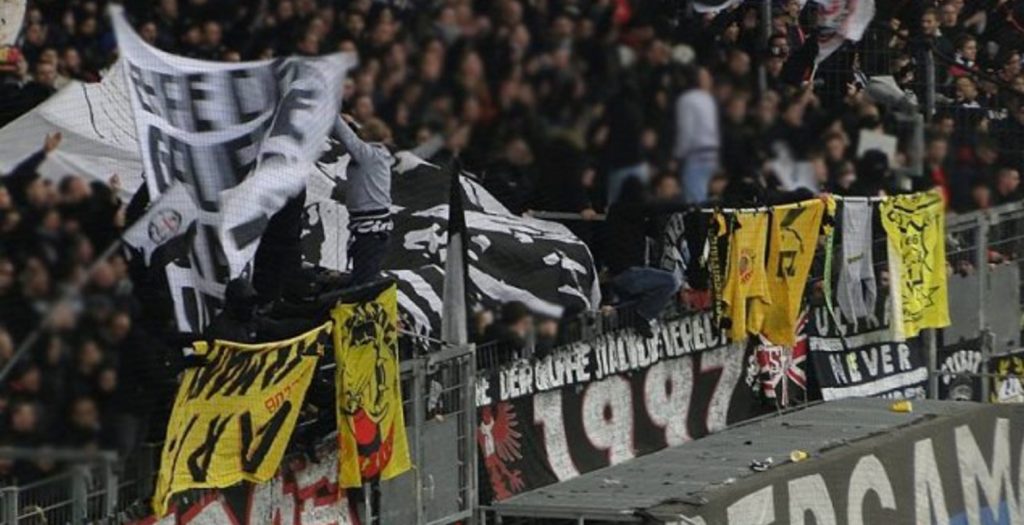 Πίκαραν την Ντόρτμουντ με πανό του Άρη (pics & vid)! | Pagenews.gr Πίκαραν την Ντόρτμουντ με πανό του Άρη (pics & vid)! | Pagenews.gr